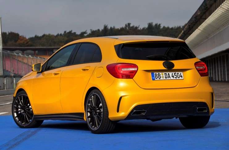 Mercedes A45 AMG: Der Kleine lässt es krachen!