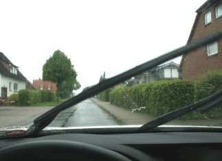 Ratgeber: Auf nassen Straßen richtig reagieren