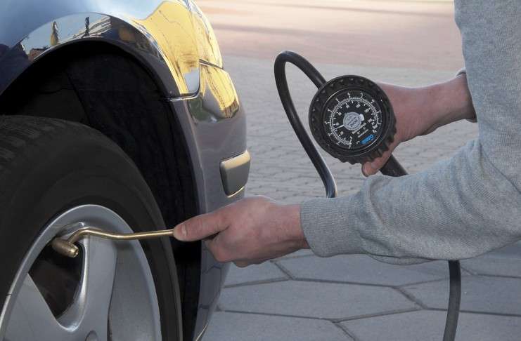 Ratgeber: Reifen vor dem Urlaub prüfen