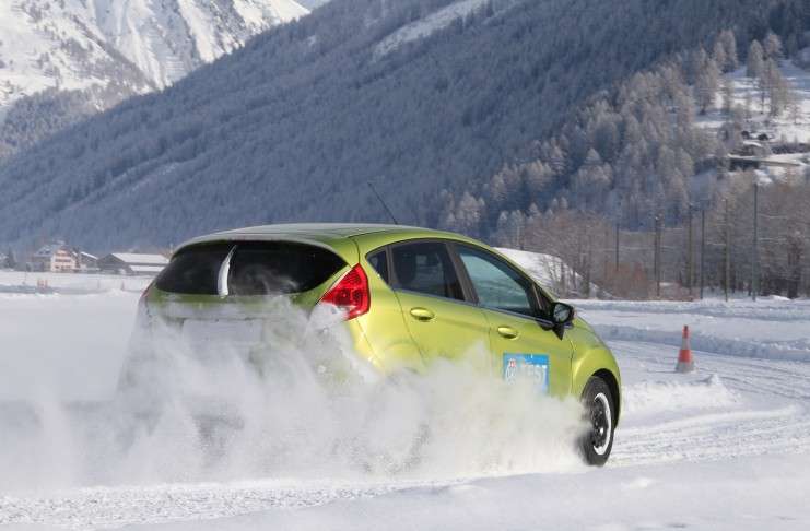ADAC Winterreifen-Test 2013: Augen auf beim Reifenkauf!