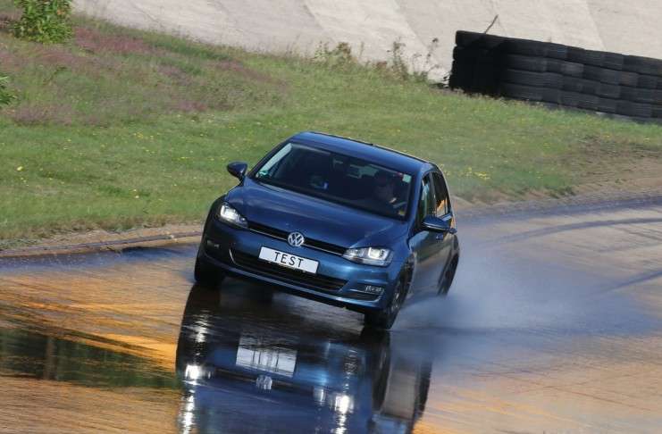 ADAC Sommerreifen-Test 2015: Öko-Reifen versagen bei Nässe