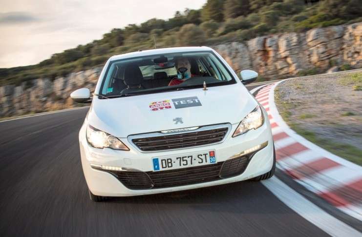 GTÜ Sommerreifentest 2015: Zwölf Reifen der Größe 205/55 R16 im harten Praxischeck