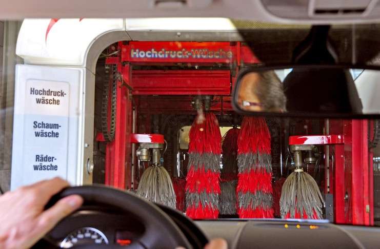 Autowäsche ist auch im Winter sinnvoll