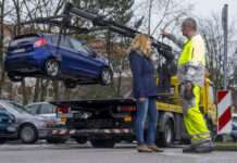 Ratgeber: Kfz-Versicherung kündigen und sparen Abschleppen nach Panne oder Unfall. Foto: ADAC