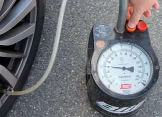 Alle 14 Tage Reifendruck prüfen: Zu wenig Luft steigert Unfallrisiko